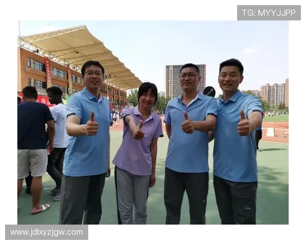 杭州足球队的崛起之路:揭秘他们背后的训练与团队精神 杭州足球队的崛起之路:揭秘他们背后的训练与团队精神
