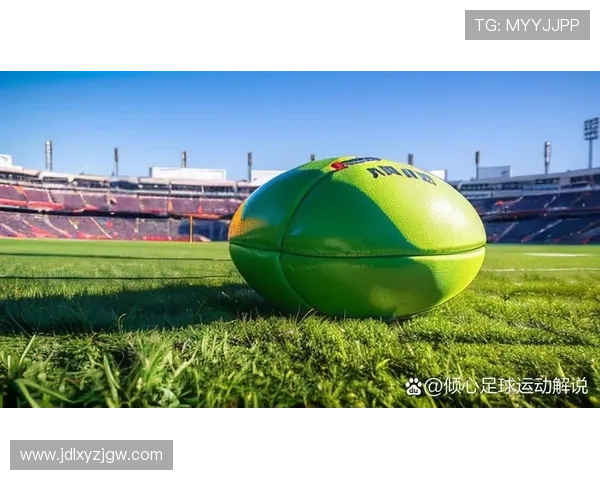 深圳足球队在奥运会上的灵活性表现引发热议展现团队协作与战术创新 深圳足球队在奥运会上的灵活性表现引发热议展现团队协作与战术创新